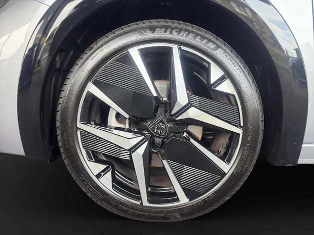 PEUGEOT 208 1.2 Hybrid 145 PS GT