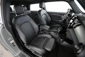 https://vehicle.imgix.net/4532698/405eef9e-707d-4f5a-9bdf-a863e536391b.jpg