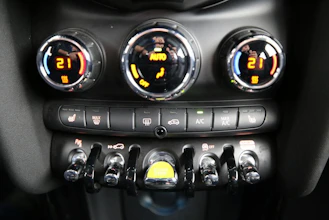 https://vehicle.imgix.net/4532698/65242f9c-3b5a-4c4c-9394-406e02c652b2.jpg