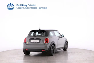 https://vehicle.imgix.net/4532698/e81b4600-4d4e-4cbd-8d7c-9bc6f60a2a6a.jpg