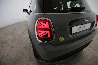 https://vehicle.imgix.net/4532698/f3b3d90b-50b3-4d4d-8b04-c805ac4cdfef.jpg