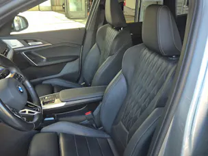 BMW X1 U11 23i xDrive paddles