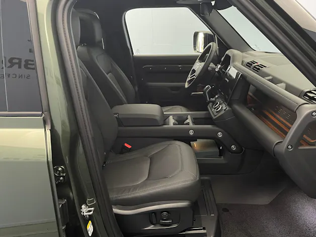 Land Rover Defender 110 2.0 P300e X-Dynamic HSE