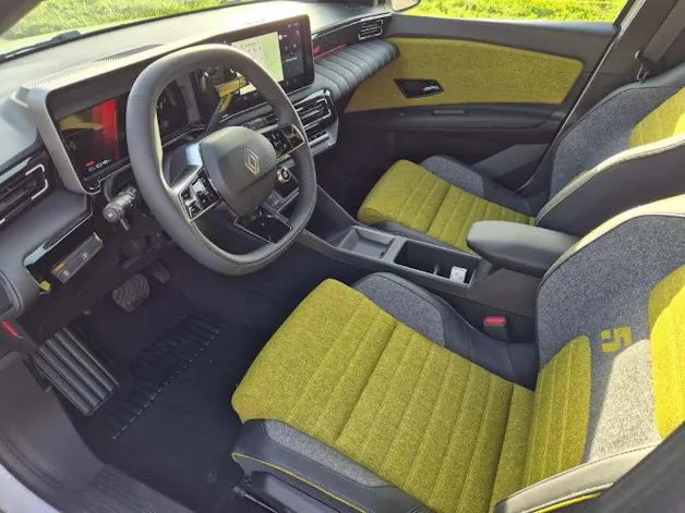 RENAULT R5 E-Tech Comfort Range iconic five