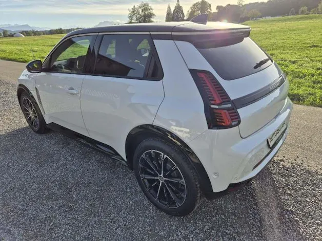 RENAULT R5 E-Tech Comfort Range iconic five