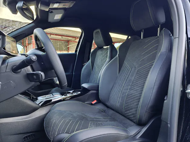 PEUGEOT 2008 1.2 Hybrid 145 GT Exclusive