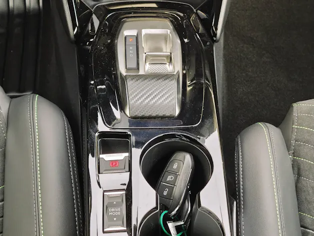 PEUGEOT 208 1.2 Hybrid 145 GT Exclusive