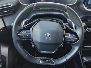 PEUGEOT 2008 1.2 PureTech 155 GT
