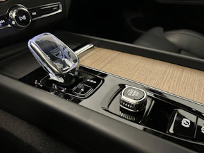 image du véhicule VOLVO XC60 2.0 T8 TE Plus Dark eAWD