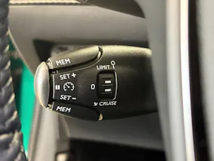 PEUGEOT 208 1.2 Hybrid Envy