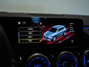 MERCEDES-BENZ GLA-Klasse H247 GLA 45 S AMG 4matic+