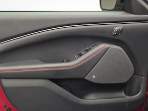 https://vehicle.imgix.net/4534312/48caecb8-01b5-4eee-9379-0813bc023438.jpg