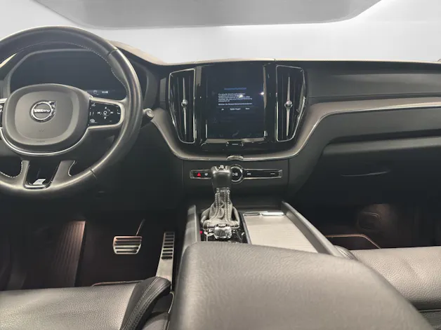 VOLVO XC60 2.0 T6 R-Design AWD