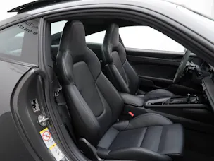 PORSCHE 911 Carrera 4 GTS
