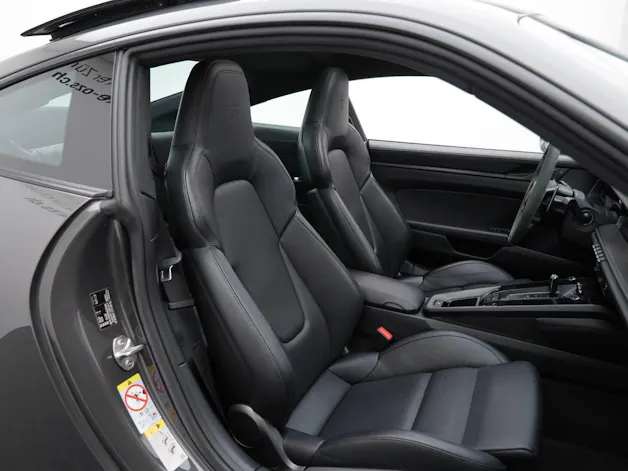 PORSCHE 911 Carrera 4 GTS