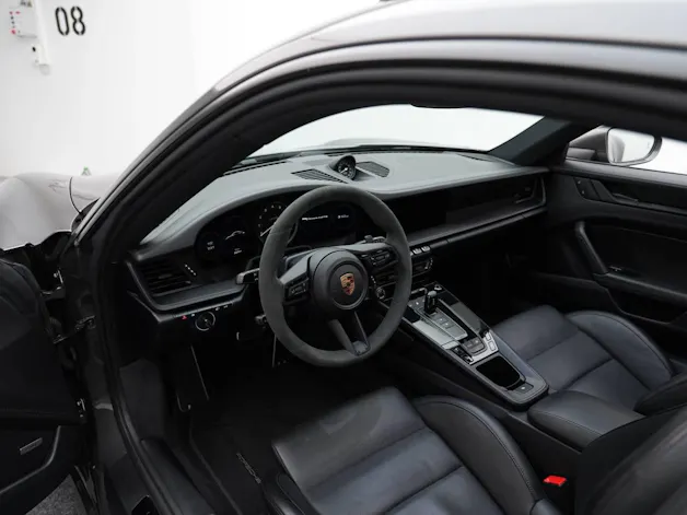 PORSCHE 911 Carrera 4 GTS