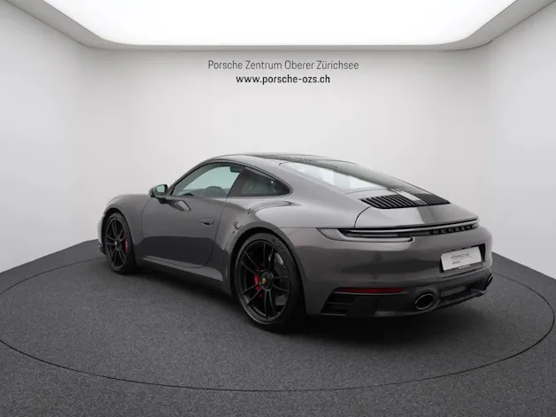 PORSCHE 911 Carrera 4 GTS