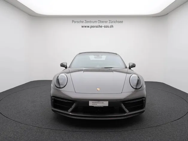 PORSCHE 911 Carrera 4 GTS