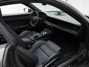 PORSCHE 911 Carrera 4 GTS