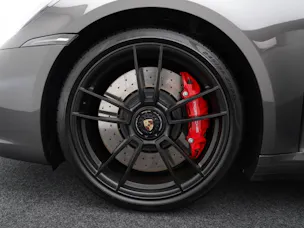 PORSCHE 911 Carrera 4 GTS