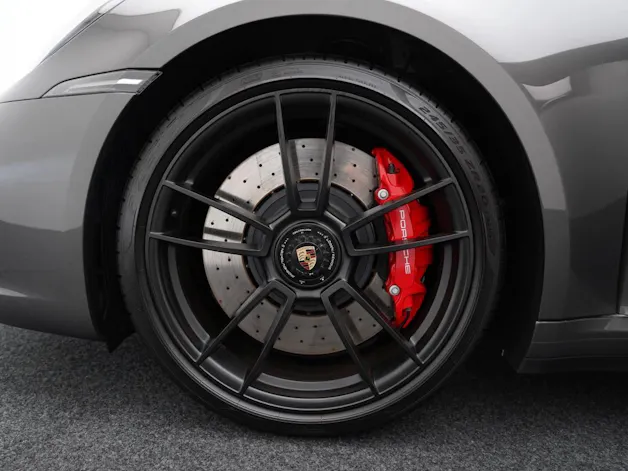 PORSCHE 911 Carrera 4 GTS