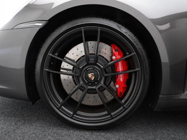 PORSCHE 911 Carrera 4 GTS