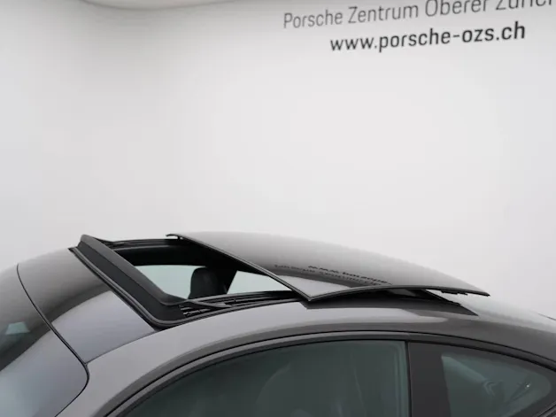 PORSCHE 911 Carrera 4 GTS