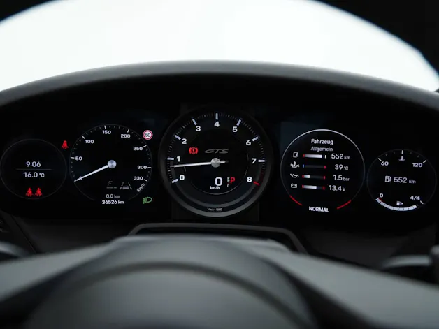 PORSCHE 911 Carrera 4 GTS