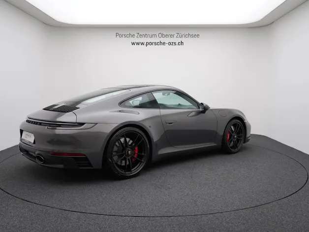 PORSCHE 911 Carrera 4 GTS