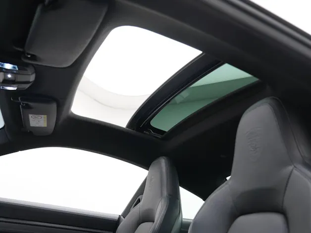 PORSCHE 911 Carrera 4 GTS