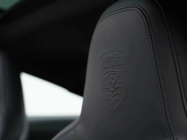 PORSCHE 911 Carrera 4 GTS