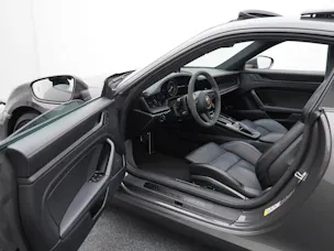 PORSCHE 911 Carrera 4 GTS