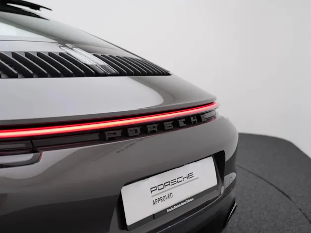 PORSCHE 911 Carrera 4 GTS