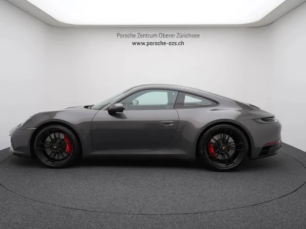 PORSCHE 911 Carrera 4 GTS