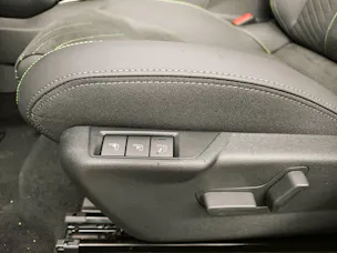 PEUGEOT 208 1.2 Hybrid 145 GT Exclusive