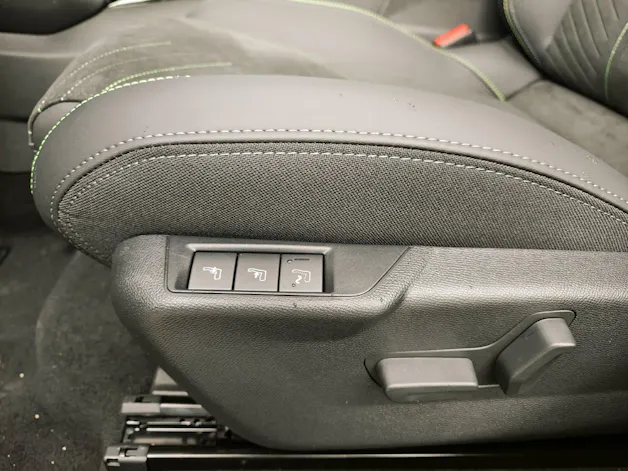PEUGEOT 208 1.2 Hybrid 145 GT Exclusive