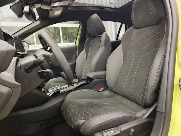 PEUGEOT 208 1.2 Hybrid 145 GT Exclusive