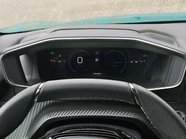 PEUGEOT 208 1.2 Hybrid 145 GT Exclusive