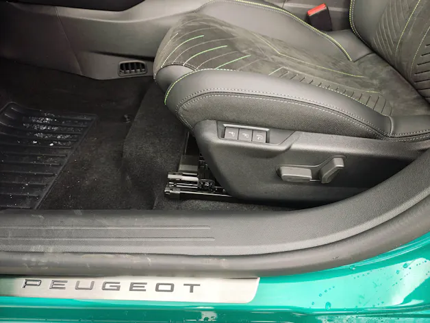 PEUGEOT 208 1.2 Hybrid 145 GT Exclusive