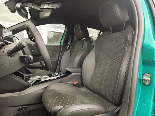 PEUGEOT 208 1.2 Hybrid 145 GT Exclusive