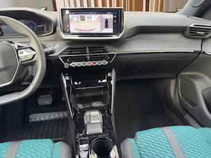 PEUGEOT 2008 1.2 Hybrid 145 Envy