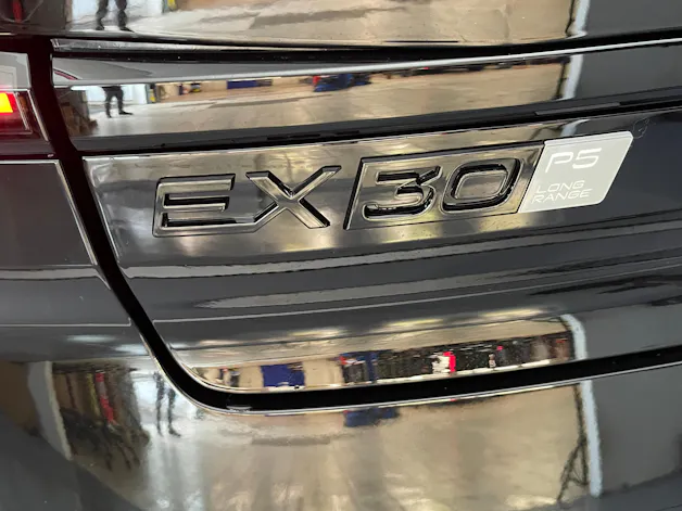 VOLVO EX30 P5 Longe Range XCENTRIC Black Edition