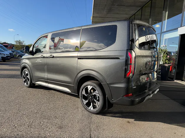 FORD Tourneo Bus 340 L1H1 PHEV Active