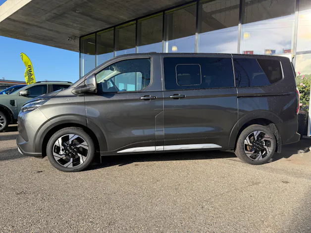 FORD Tourneo Bus 340 L1H1 PHEV Active