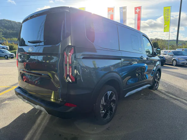 FORD Tourneo Bus 340 L1H1 PHEV Active