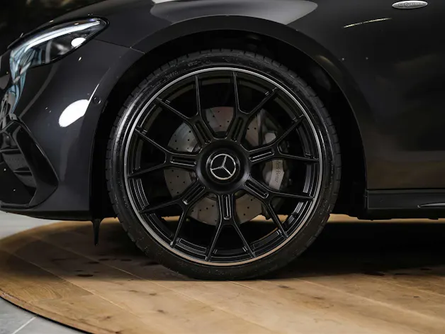 MERCEDES-BENZ E 300 e AMG Line 4Matic 9G-Tronic *Werksgarantie*21" Felgen*AHK*