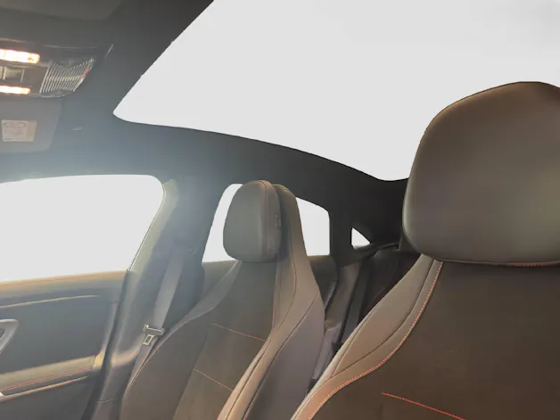 MERCEDES-BENZ CLA 350 AMG Line 4MATIC
