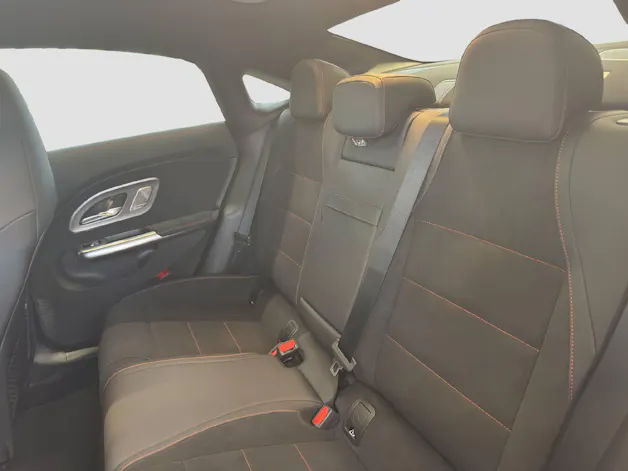 MERCEDES-BENZ CLA 350 AMG Line 4MATIC