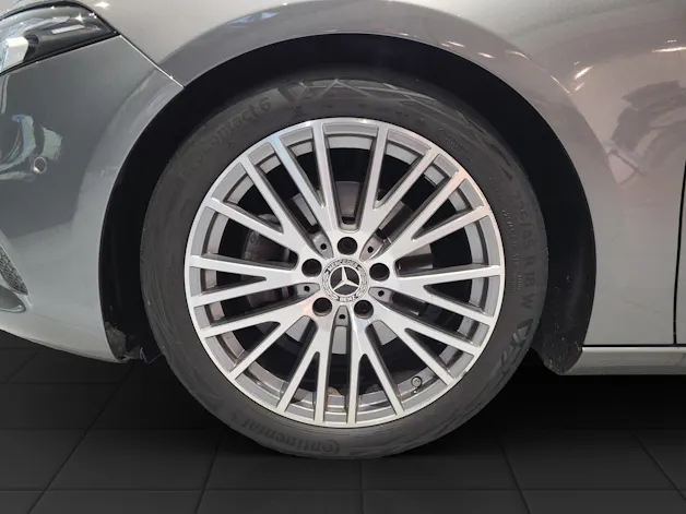 MERCEDES-BENZ A 180d Progressive V177