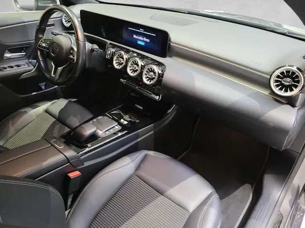 MERCEDES-BENZ A 180d Progressive V177
